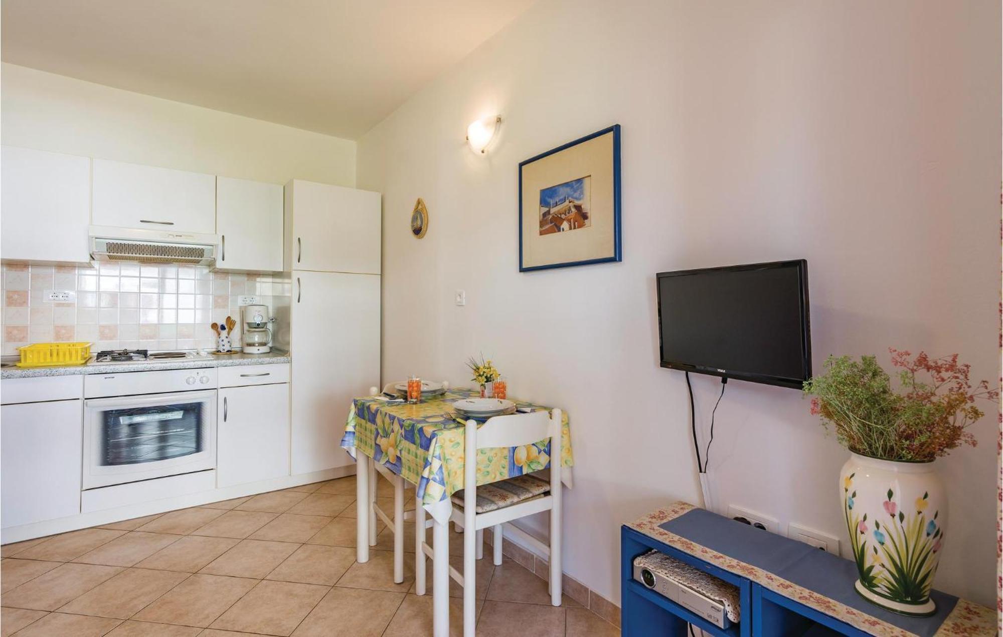 1 Bedroom Lovely Apartment In Rovinj Eksteriør billede
